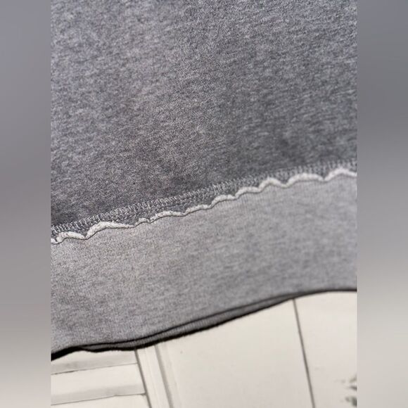 Universal Studios Wizarding World of Harry Potter Gryffindor Sweatshirt Womens M - Picture 6 of 8